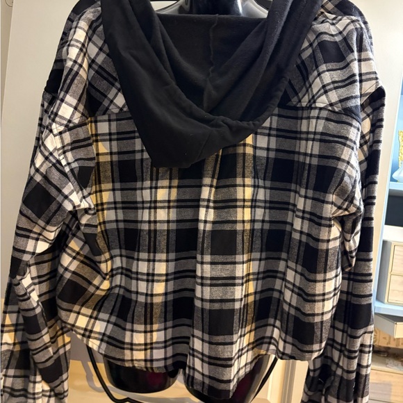 No Boundaries Black and White Plaid Button Down Shirt - Picture 5 of 6